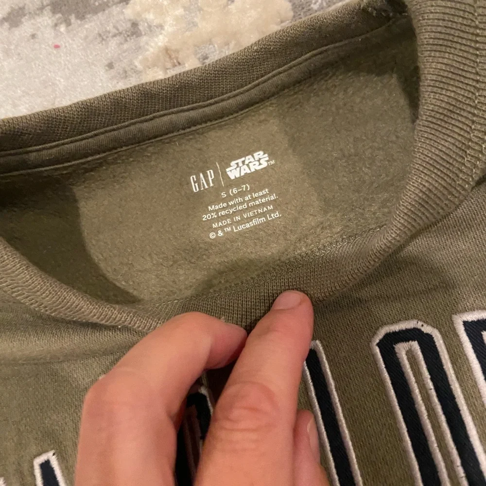 Gap Mandalorian sweatshirt, boys 6/7